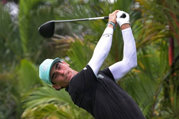 (250316) -- SINGAPORE, March 16, 2025 -- Chile s Joaquin Niemann of Torque GC tees off during the final round of LIV Golf Singapore held at Sentosa Golf Club in Singapore on March 16, 2025. (Photo by Then Chih Wey Xinhua) (SP)SINGAPORE-GOLF-LIV GOLF-FINAL XinxJiapo 