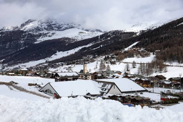 (250316) -- LIVIGNO, March 16, 2025 -- This photo taken on March 11, 2025 shows a view of Livigno, Italy. Livigno will host the snowboarding and freestyle skiing competitions at the Olympic Winter games, Winterspiele,Spiele, Summer games Milano Cortina 2026. ) (SP)ITALY-LIVIGNO-MILANO-CORTINA WINTER OLYMPICS-DAILY LIFE LixJing 