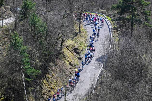 Paris - Nice 2025 - stage 8 NICE, FRANCE - MARCH 16 : Illustration picture of the peloton during stage 8 and final stage of the 83th edition of the Paris - Nice cycling race, a stage of 119,9km with start and finish in Nice on March 16, 2025 in Nice, France, 16 03 2025 ( Motordriver Kenny Verfaillie - Nice France  Copyright: xNicoxVereeckenx