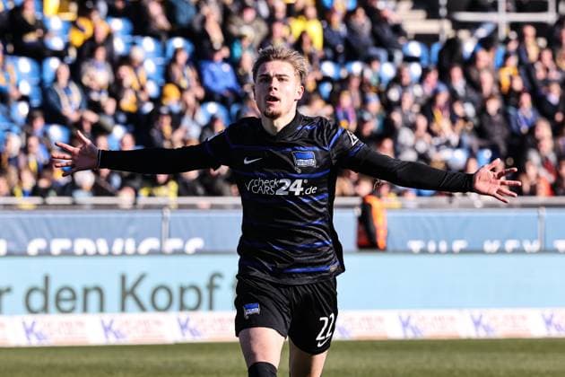 Fußball, 2. BL, Eintracht Braunschweig - Hertha BSC Torjubel - Torschütze Marten Winkler (BSC Berlin,22) trifft zum 1-5 - 2. Bundesliga Saison 2024-2025 Eintracht Braunschweig vs. Hertha BSC Berlin im Eintracht Stadion in Braunschweig - Aktion,Fußball,Mann,Männer,Deutschland,16.03.2025