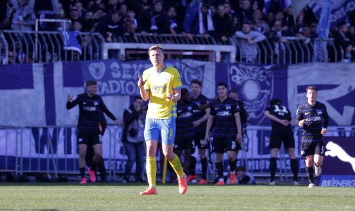 Fußball, 2. BL, Eintracht Braunschweig - Hertha BSC Robert Ivanov (Eintracht Braunschweig) aergert sich waehrend Berlin das Tor feiert Fussball, Herren, Saison 2024 2025 2.BL, Eintracht Stadion, Eintracht Braunschweig gegen Hertha BSC Berlin, 1-5 DFL REGULATIONS PROHIBIT ANY USE OF PHOTOGRAPHS AS IMAGE SEQUENCES AND OR QUASI-VIDEO.