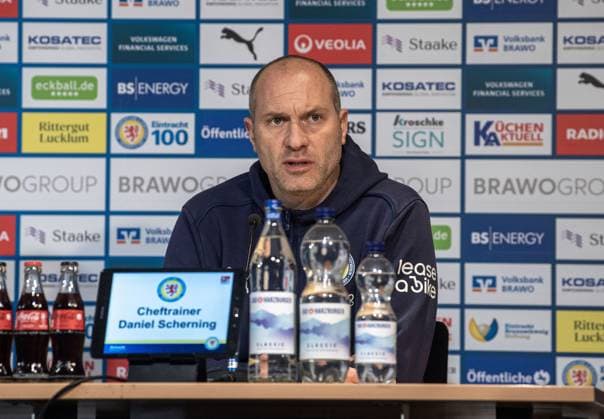 Fußball, 2. BL, Eintracht Braunschweig - Hertha BSC Fussball, Herren, Saison 2024 2025, 2. Bundesliga (26. Spieltag), Eintracht Braunschweig - Hertha BSC, Trainer Daniel Scherning (Braunschweig) bei der Pressekonferenz, 16.03. 2025,