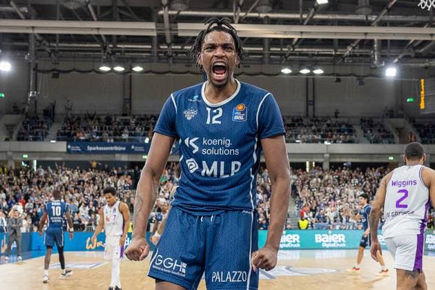 Sport Themen der Woche KW11 Sport Bilder des Tages Osun Osunniyi (MLP Academics Heidelberg, 12), Korb, Sieg, Jubel, Emotionen, Dunkin, Jubel, Schrei, Gestik, Mimik, Symbolbild, MLP Academics Heidelberg vs. BG Goettingen, Basketball, Easy Credit BBL, Basketball Bundesliga, 24. Spieltag, Saison 2024 2025, 16.03.2025 MLP Academics Heidelberg vs. BG Goettingen, Basketball, Easy Credit BBL, Basketball Bundesliga, 24. Spieltag, Saison 2024 2025, 16.03.2025 Foto: Eibner-Pressefoto Wessely Heidelberg *** Osun Osunniyi MLP Academics Heidelberg, 12 , basket, victory, jubilation, emotions, dunk, jubilation, scream, gesture, facial expression, symbolic image, MLP Academics Heidelberg vs BG Goettingen, basketball, Easy Credit BBL, Basketball Bundesliga, 24 matchday, 2024 2025 season, 16 03 2025 MLP Academics Heidelberg vs BG Goettingen, basketball, Easy Credit BBL, Basketball Bundesliga, 24 matchday, 2024 2025 season, 16 03 2025 Photo Eibner Pressefoto Wessely Heidelberg Copyright: xEibner-Pressefotox EP_LCW