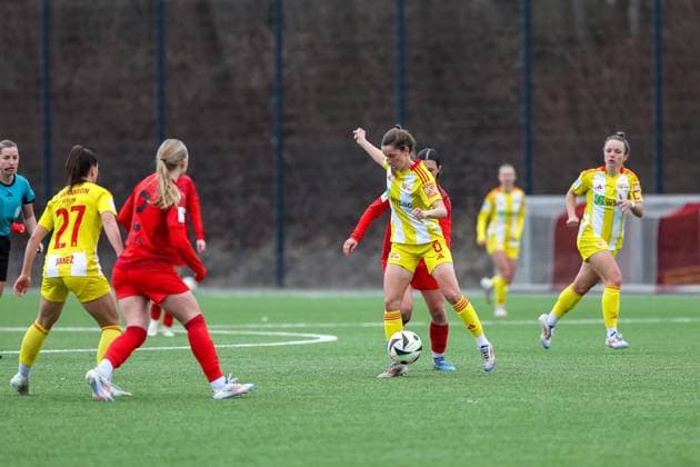 Celine Frank (1. FC Union Berlin, 06) mit Ball im Duell, GER, FC Bayern Muenchen II vs. 1. FC Union Berlin, Fussball, 2. Frauen-Bundesliga, 18. Spieltag, Saison 2024 2025, 16.03.2025, GER, FC Bayern Muenchen II vs. 1. FC Union Berlin, Fussball, 2. Frauen-Bundesliga, 18. Spieltag, Saison 2024 2025, 16.03.2025 Muenchen Copyright: xEibner-Pressefoto JennixMaulx EP_JML