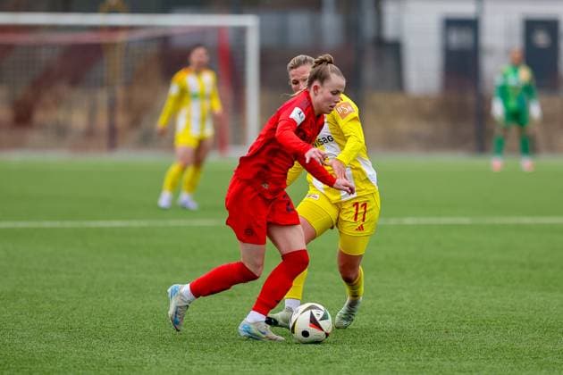 Zweikampf zwischen Laura Gloning (FC Bayern Muenchen II U20, 27) und Dina Orschmann (1. FC Union Berlin, 11), GER, FC Bayern Muenchen II vs. 1. FC Union Berlin, Fussball, 2. Frauen-Bundesliga, 18. Spieltag, Saison 2024 2025, 16.03.2025, GER, FC Bayern Muenchen II vs. 1. FC Union Berlin, Fussball, 2. Frauen-Bundesliga, 18. Spieltag, Saison 2024 2025, 16.03.2025 Muenchen Copyright: xEibner-Pressefoto JennixMaulx EP_JML