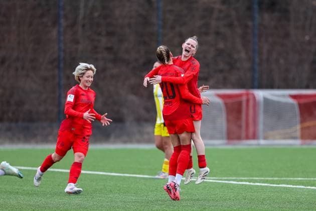Jubel zum Tor zum 2:2 per Elfmeter durch Jana Kappes (FC Bayern Muenchen II U20, 20), Sarah Ernst (FC Bayern Muenchen II U20, 10) und Amelie Roduner (FC Bayern Muenchen II U20, 19) jubeln mit, GER, FC Bayern Muenchen II vs. 1. FC Union Berlin, Fussball, 2. Frauen-Bundesliga, 18. Spieltag, Saison 2024 2025, 16.03.2025, GER, FC Bayern Muenchen II vs. 1. FC Union Berlin, Fussball, 2. Frauen-Bundesliga, 18. Spieltag, Saison 2024 2025, 16.03.2025 Muenchen Copyright: xEibner-Pressefoto JennixMaulx EP_JML