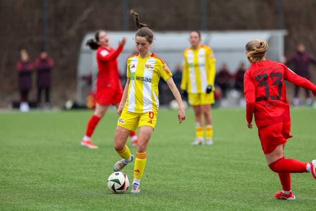 Celine Frank (1. FC Union Berlin, 06) mit Ball mit Greta Huenten (FC Bayern Muenchen II U20, 33), GER, FC Bayern Muenchen II vs. 1. FC Union Berlin, Fussball, 2. Frauen-Bundesliga, 18. Spieltag, Saison 2024 2025, 16.03.2025, GER, FC Bayern Muenchen II vs. 1. FC Union Berlin, Fussball, 2. Frauen-Bundesliga, 18. Spieltag, Saison 2024 2025, 16.03.2025 Muenchen Copyright: xEibner-Pressefoto JennixMaulx EP_JML