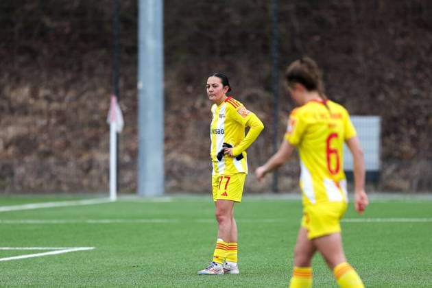 Enttaeuschte Spielerinnen vom 1. FC Union Berlin nach dem Spiel Athanasia Maraitou (1. FC Union Berlin, 77), Emotionen, GER, FC Bayern Muenchen II vs. 1. FC Union Berlin, Fussball, 2. Frauen-Bundesliga, 18. Spieltag, Saison 2024 2025, 16.03.2025, GER, FC Bayern Muenchen II vs. 1. FC Union Berlin, Fussball, 2. Frauen-Bundesliga, 18. Spieltag, Saison 2024 2025, 16.03.2025 Muenchen Copyright: xEibner-Pressefoto JennixMaulx EP_JML