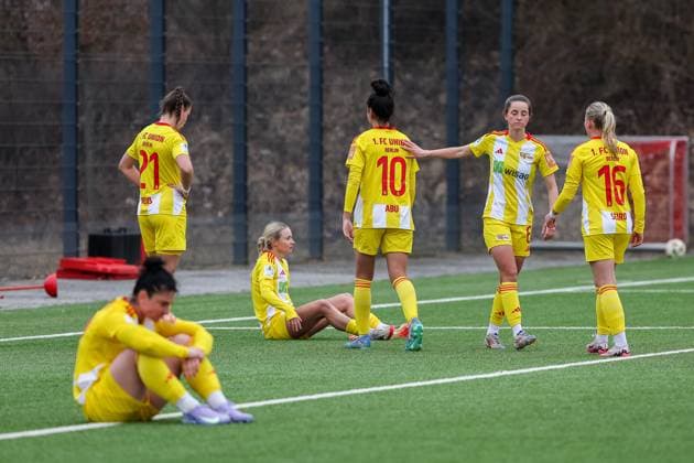 Enttaeuschte Spielerinnen vom 1. FC Union Berlin nach dem Spiel, Emotionen, Eleni Markou (1. FC Union Berlin, 22) mit Sarah Abu Sabbah (1. FC Union Berlin, 10) und Anna Weiss (1. FC Union Berlin, 21), mit Celine Frank (1. FC Union Berlin, 06) und Elli Seiro (1. FC Union Berlin, 16), GER, FC Bayern Muenchen II vs. 1. FC Union Berlin, Fussball, 2. Frauen-Bundesliga, 18. Spieltag, Saison 2024 2025, 16.03.2025, GER, FC Bayern Muenchen II vs. 1. FC Union Berlin, Fussball, 2. Frauen-Bundesliga, 18. Spieltag, Saison 2024 2025, 16.03.2025 Muenchen Copyright: xEibner-Pressefoto JennixMaulx EP_JML