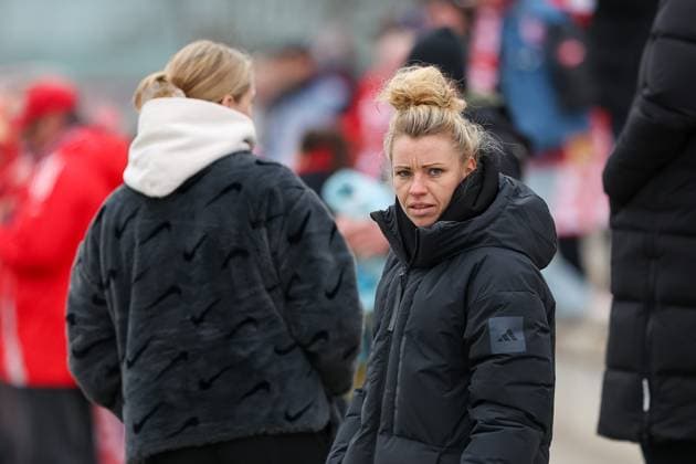 Linda Dallmann (FC Bayern Muenchen, 10) als Zuschauerin beim Spiel der 2. Mannschaft, GER, FC Bayern Muenchen II vs. 1. FC Union Berlin, Fussball, 2. Frauen-Bundesliga, 18. Spieltag, Saison 2024 2025, 16.03.2025, GER, FC Bayern Muenchen II vs. 1. FC Union Berlin, Fussball, 2. Frauen-Bundesliga, 18. Spieltag, Saison 2024 2025, 16.03.2025 Muenchen Copyright: xEibner-Pressefoto JennixMaulx EP_JML
