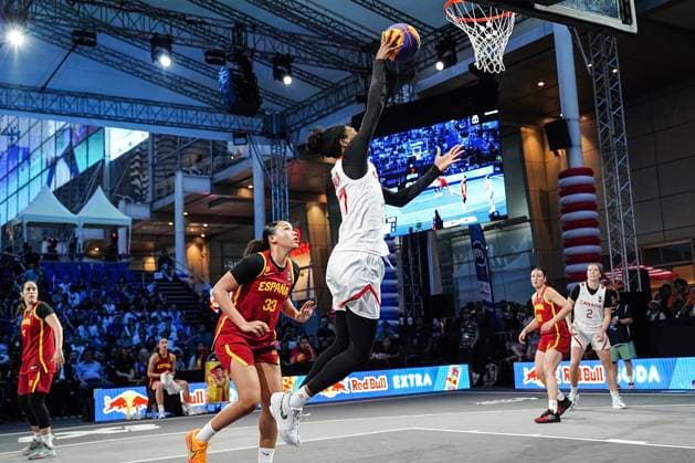 Basketball, Frauen, FIBA 3x3 Champions Cup in Bangkok, Finale, Kanada - Spanien FIBA 3x3 Champions Cup 2025. Kacie Bosch of Canada goes for the basket during the women s FIBA Basketball 3x3 Champions Cup 2025 final game between Spain and Canada in Bangkok, Thailand, on March 16, 2025. Bangkok Bangkok Thailand  Copyright: xAnusakxLaowilasx originalFilename:laowilas-notitle250316_np1vT.jpg