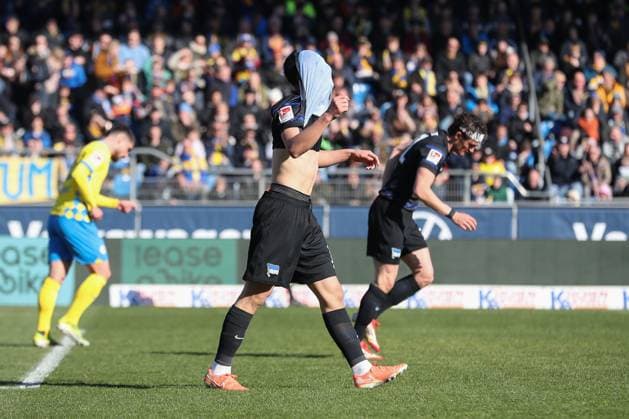 16.03.2025, xtgx, Fussball 2. Bundesliga, Eintracht Braunschweig - Hertha BSC Berlin emspor, v.l. Ibrahim Maza (Hertha, 10) enttaeuscht, enttäuscht, schaut enttaeuscht, niedergeschlagen, disappointed (DFL DFB REGULATIONS PROHIBIT ANY USE OF PHOTOGRAPHS as IMAGE SEQUENCES and or QUASI-VIDEO) Braunschweig