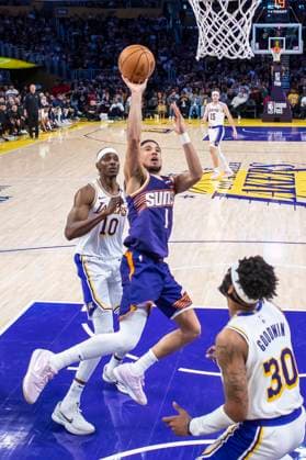 Sport Themen der Woche KW11 Sport Bilder des Tages March 16, 2025, Los Angeles, California, USA: Phoenix Suns Devin Booker 1 shoots against the Los Angeles Lakers during an NBA, Basketball Herren, USA basketball game at Crypto.com Arena on Sunday, March 16, 2025 in Los Angeles. Los Angeles USA - ZUMAc68_ 20250316_zaf_c68_007 Copyright: xRingoxChiux