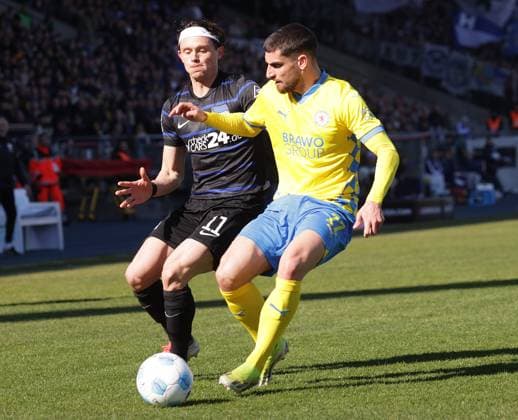 Fabian Reese (Hertha BSC), Fabio di Michele Sanchez (Eintracht Braunschweig) Fussball, Herren, Saison 2024 2025 2.BL, Eintracht Stadion, Eintracht Braunschweig gegen Hertha BSC Berlin, 1-5 DFL REGULATIONS PROHIBIT ANY USE OF PHOTOGRAPHS AS IMAGE SEQUENCES AND OR QUASI-VIDEO.