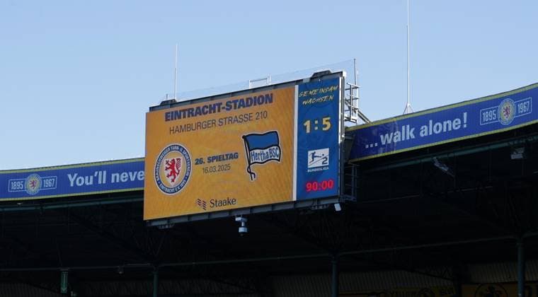 Anzeigentafel mit Endstand 1-5 Fussball, Herren, Saison 2024 2025 2.BL, Eintracht Stadion, Eintracht Braunschweig gegen Hertha BSC Berlin, 1-5 DFL REGULATIONS PROHIBIT ANY USE OF PHOTOGRAPHS AS IMAGE SEQUENCES AND OR QUASI-VIDEO.