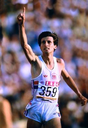Archivbilder der Woche SPORT KW12 COE Sebastian GBR Olympiasieger 1984 in LA IOC Olympische Sommerspiele 1984 in Los Angeles 1500 m Finale am 11.08. 1984 in Los Angeles IOC Praesidentschafts Kandidatur 2025 *** COE Sebastian GBR Olympic champion 1984 in LA IOC Summer Olympics 1984 in Los Angeles 1500 m final on 11 08 1984 in Los Angeles IOC presidential candidacy 2025 Copyright: xLacixPerenyix