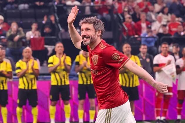Mark van Bommel (FC Bayern Legends, 17) GER, Beckenbauer Cup, Legenden Turnier, Fussball, 125 Jahre FC Bayern Muenchen, 17.03.2025, GER, Beckenbauer Cup, Legenden Turnier, Fussball, 125 Jahre FC Bayern Muenchen, 17.03.2025 Muenchen *** Mark van Bommel FC Bayern Legends, 17 GER, Beckenbauer Cup, Legends Tournament, Football, 125 years FC Bayern Munich, 17 03 2025, GER, Beckenbauer Cup, Legends Tournament, Football, 125 years FC Bayern Munich, 17 03 2025 Munich Copyright: xEibner-Pressefoto JennixMaulx EP_JML