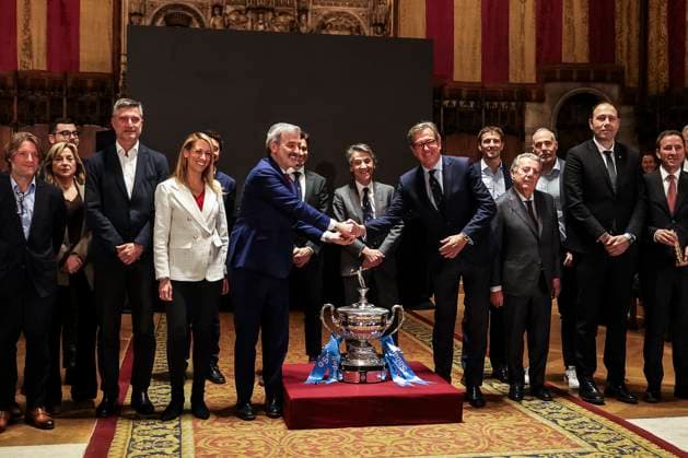 March 17, 2025, Barcelona, Barcelona, SPAIN: Authorities pose with trophy during the presentation of the ATP, Tennis Herren 500 Barcelona Open Banc Sabadell - 72nd Conde de Godo Trophy to be held April 12-20 at the Real Club de Tenis Barcelona-1899, at the Salo de Cent de l Ajuntament de Barcelona on March 17, 2025, in Barcelona, Spain. Barcelona SPAIN - ZUMAa181 20250317_zaa_a181_057 Copyright: xJavierxBorregox
