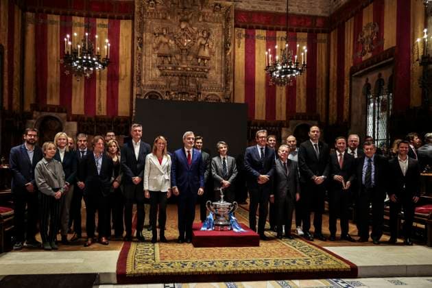 March 17, 2025, Barcelona, Barcelona, SPAIN: Authorities pose with trophy during the presentation of the ATP, Tennis Herren 500 Barcelona Open Banc Sabadell - 72nd Conde de Godo Trophy to be held April 12-20 at the Real Club de Tenis Barcelona-1899, at the Salo de Cent de l Ajuntament de Barcelona on March 17, 2025, in Barcelona, Spain. Barcelona SPAIN - ZUMAa181 20250317_zaa_a181_055 Copyright: xJavierxBorregox