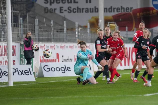 Sport Themen der Woche KW12 Sport Bilder des Tages Lisa Karl (SC Freiburg, 02) erzielt ein Tor, Torschuss, Abschluss, Torerfolg , Fussball, GooglePixel Frauen-Bundesliga, 17.Spieltag, 2024 2025, SC Freiburg vs. Eintracht Frankfurt, 17.03.2025, Dreisamstadion, Freiburg, Deutschland DFB REGULATIONS PROHIBIT ANY USE OF PHOTOGRAPHS AS IMAGE SEQUENCES AND OR QUASI-VIDEO. Freiburg Dreisamstadion Baden-Wuerttemberg Deutschland *** Lisa Karl SC Freiburg, 02 scores a goal, goal shot, finish, goal success , Football, GooglePixel Womens Bundesliga, 17 Matchday, 2024 2025, SC Freiburg vs Eintracht Frankfurt, 17 03 2025, Dreisamstadion, Freiburg, Germany DFB REGULATIONS PROHIBIT ANY USE OF PHOTOGRAPHS AS IMAGE SEQUENCES AND OR QUASI VIDEO Freiburg Dreisamstadion Baden Wuerttemberg Germany Copyright: xArnexAmbergx