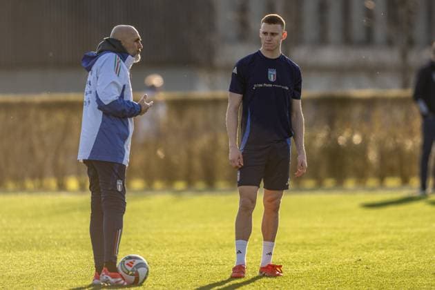 Italy Training Session & press conference, PK, Pressekonferenz Italy Head Coach Luciano Spalletti participates in the training session at BPER Training Centre in Appiano Gentile on March 17, 2025, in Como, Italy. Appiano Gentile Italy  Copyright: xGiacomoxCosuax originalFilename:cosua-notitle250317_npNYS.jpg