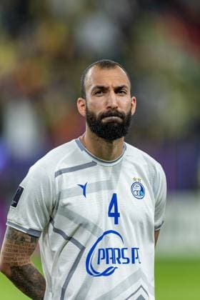 Al-Nassr vs Esteghlal - AFC Champions League Elite West Region RIYADH, SAUDI ARABIA - March 10: Roozbeh Cheshmi of Esteghlal FC during line up prior to AFC Champions League Elite match between Al-Nassr and Esteghlal at Al-Awwal Park on March 10, 2025 in Riyadh, Saudi Arabia. Riyadh Saudi Arabia Copyright: xAbdullahxAhmedx