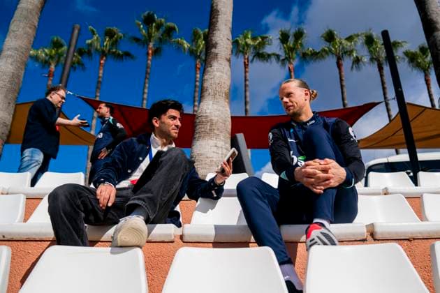 Sport Bilder des Tages Fotball, trening med Norges herrelandslag Marbella , Spania 20250318. Sportsjournalist i Nettavisen Adrian Richvoldsen og Norges keeper orjan Haskjold Nyland under et pressetreff med Norges herrelandslag i fotball pa Marbella Football Center. Foto: Fredrik Varfjell NTB Marbella Spania EDITORIAL USE ONLY. RESTRICTED USE FOR BETTING COMPANIES Ref:_SPOXRGB4uti5LE.jpg *** Football, training with Norways mens national team Marbella , Spain 20250318 Sports journalist at Nettavisen Adrian Richvoldsen and Norways goalkeeper orjan Haskjold Nyland during a press meeting with Norways mens national football team at Marbella Football Center Photo Fredrik Varfjell NTB Marbella Spain EDITORIAL USE ONLY RESTRICTED USE FOR BETTING COMPANIES  Copyright: xx