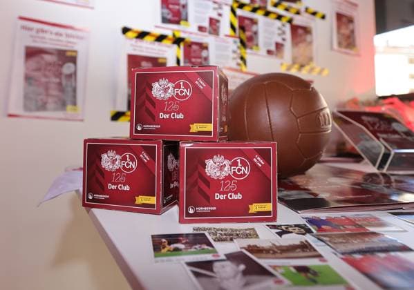 18.03.2025 - Fussball - 1. FC Nürnberg FCN ( Club ) - Kick-Off-Veranstaltung zum Jubiläum 125 Jahre 1. FC Nürnberg - Sportfoto Zink DaMa - xdaxmax - Symbolbild Symbolfoto Feature Impression - FCN-Panini Panini Panini-Album Ball Panini-Bilder Aufkleber