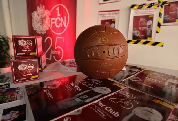 18.03.2025 - Fussball - 1. FC Nürnberg FCN ( Club ) - Kick-Off-Veranstaltung zum Jubiläum 125 Jahre 1. FC Nürnberg - Sportfoto Zink DaMa - xdaxmax - Symbolbild Symbolfoto Feature Impression - FCN-Panini Panini Panini-Album Ball Panini-Bilder Aufkleber