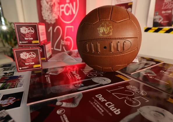 18.03.2025 - Fussball - 1. FC Nürnberg FCN ( Club ) - Kick-Off-Veranstaltung zum Jubiläum 125 Jahre 1. FC Nürnberg - Sportfoto Zink DaMa - xdaxmax - Symbolbild Symbolfoto Feature Impression - FCN-Panini Panini Panini-Album Ball Panini-Bilder Aufkleber