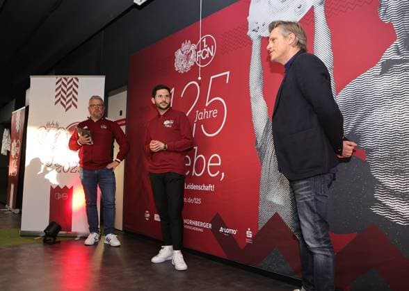 18.03.2025 - Fussball - 1. FC Nürnberg FCN ( Club ) - Kick-Off-Veranstaltung zum Jubiläum 125 Jahre 1. FC Nürnberg - Sportfoto Zink DaMa - xdaxmax - Daniell Westgate ( Team 125 Jahre Organistaion 1. FC Nürnberg FCN ) Luca Hocker ( Merchandising 1. FC Nürnberg FCN ) Stefan Schmitz ( Kommunikations Designer 1. FC Nürnberg FCN ) sprechen zu Gästen