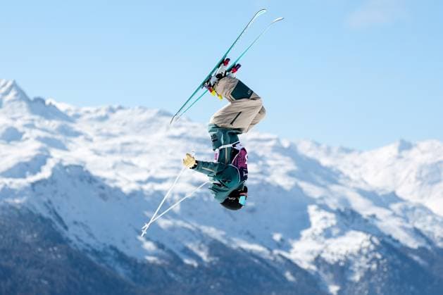 Bilder des Jahres 2025, Sport 03 März Sport Themen der Woche KW12 Sport Bilder des Tages FREE STYLE, SNOWBOARD - FIS SX and SB WC Engadin 2025 CORVIGLIA,SWITZERLAND,18.MAR.25 - FREESTYLE SKIING - FIS Freestyle Ski and Snowboard World Championships, mogul, ladies, qualification. Image shows Hanna Weese (GER).  GEPAxpictures xMaticxKlansek
