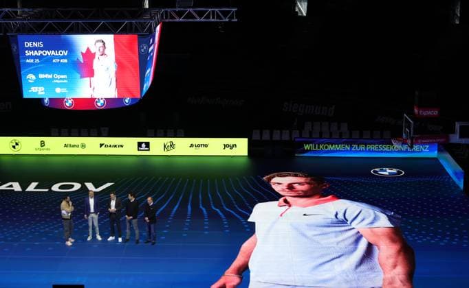 18.03.2025, ATP, Tennis Herren BMW Open Praesentation, Tennis, im Bild: Christian Ach, Patrick Kuehnen, Fabian Tross und Christian Okon, Praesentieren die Spielerfeld, hier Denis Shapovalov (CAN)