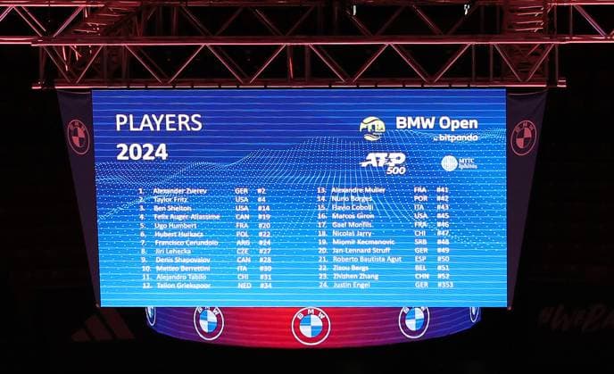 18.03.2025, ATP, Tennis Herren BMW Open Praesentation, Tennis, im Bild: Player Liste 2025 und nicht 2024 wie auf der Tafel