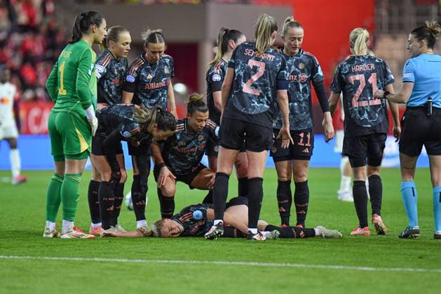 Giulia Gwinn (7 FC Bayern) nach einem Foul am Bodne beim UEFA Womens Champions League Spiel FC Bayern München - Olympique Lyon am 18.03.2025. München FC Bayern Campus Bayern Deutschland