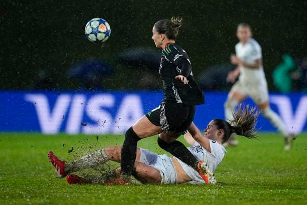 March 18, 2025, Valdebebas, Madrid, SPAIN: Steph Catley of Arsenal FC and Signe Bruun of Real Madrid in action during the UEFA WomenÃ¢â‚¬â ¢s Champions League Quarter Final first leg, football match played between Real Madrid CF and Arsenal FC at Alfredo Di Stefano stadium on March 18, 2025, in Valdebebas, Madrid, Spain. Valdebebas SPAIN - ZUMAa181 20250318_zaa_a181_062 Copyright: xOscarxJ.xBarrosox