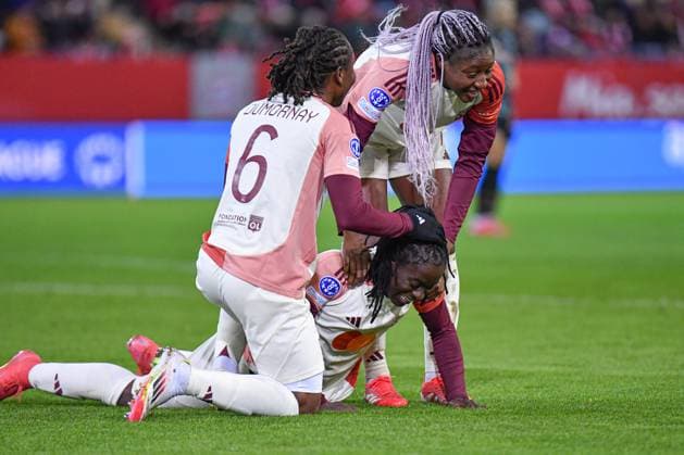 Sport Bilder des Tages Melchie Dumornay (6 Olympique Lyonnais) , Tabitha Chawinga (22 Olympique Lyonnais) und Kadidiatou Diani (11 Olympique Lyonnais) jubeln über das Tor zum 0-1 beim UEFA Womens Champions League Spiel FC Bayern München - Olympique Lyon am 18.03.2025. München FC Bayern Campus Bayern Deutschland