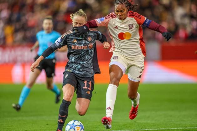GER, München, FC Bayern München vs Olympique Lyon, Women s Champions League, Fussball, UEFA, Spielzeit 2024 2025, FC Bayern Campus, Viertelfinale, im Bild v.l.: Lea Schüller (FC Bayern München Frauen 11), Wendie Renard (Olympique Lyon 3) DFB DFL REGULATIONS PROHIBIT ANY USE OF PHOTOGRAPHS AS IMAGE SEQUENCES AND OR QUASI-VIDEO, 18.03.2024, Copyright: HMBxMedia HendrikxHamelau