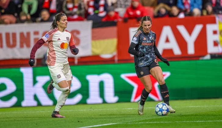 GER, München, FC Bayern München vs Olympique Lyon, Women s Champions League, Fussball, UEFA, Spielzeit 2024 2025, FC Bayern Campus, Viertelfinale, im Bild v.l.: Dzenifer Marozsan (Olympique Lyon 10), Tuva Hansen (FC Bayern München Frauen 6) DFB DFL REGULATIONS PROHIBIT ANY USE OF PHOTOGRAPHS AS IMAGE SEQUENCES AND OR QUASI-VIDEO, 18.03.2024, Copyright: HMBxMedia HendrikxHamelau