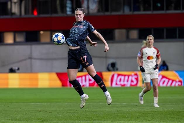 Klara Buehl (FC Bayern Muenchen Frauen, 17). GER, FC Bayern Muenchen vs. Olympique Lyon, Fussball, UEFA Womans Champions League, Viertelfinale Hinspiel, Saison 2024 2025, 18.03.2025. GER, FC Bayern Muenchen vs. Olympique Lyon, Fussball, UEFA Womans Champions League, Viertelfinale Hinspiel, Saison 2024 2025, 18.03.2025. Muenchen Copyright: xEibner-Pressefoto HeikexFeinerx EP_HFR