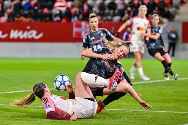 UEFA Womens s Champions League; FC Bayern München Frauen - Olympique Lyonnais; 18.03.2025 im Duell Vicki BECHO (Olympique Lyonnais 27) und Madalena ERIKSSON (FCB 5) Zweikampf Women s Champions League: FC Bayern Muenchen - Olympique Lyon, FC Bayern Campus Spielstaette am 18.03.2025 Copyright: xBEAUTIFULxSPORTS Goldbergx