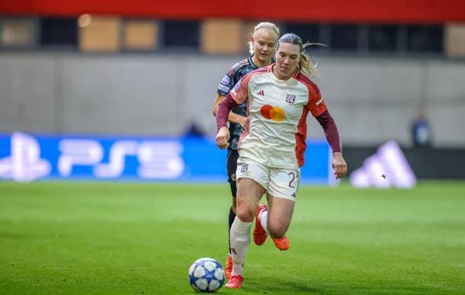 GER, München, FC Bayern München vs Olympique Lyon, Women s Champions League, Fussball, UEFA, Spielzeit 2024 2025, FC Bayern Campus, Viertelfinale, im Bild v.l.: Pernille Harder (FC Bayern München Frauen 21), Vanessa Gilles (Olympique Lyon 21) DFB DFL REGULATIONS PROHIBIT ANY USE OF PHOTOGRAPHS AS IMAGE SEQUENCES AND OR QUASI-VIDEO, 18.03.2024, Copyright: HMBxMedia HendrikxHamelau