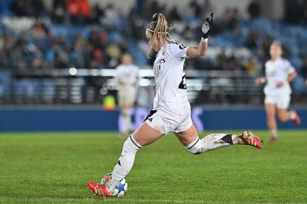 March 18, 2025, Valdebebas, Madrid, Spain: 22 ATHENEA DEL CASTILLO initiating firing during the UEFA Women s Champions League match between Real Madrid and Arsenal Women Football Club at Alfredo Di Stefano stadium in Madrid, Spain, on march 18. Valdebebas Spain - ZUMAc312 20250318_zsp_c312_020 Copyright: xOscarxManuelxSanchezx