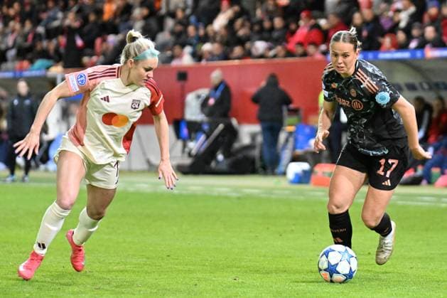 Frauenfußball - CARPENTER Ellie und BÜHL Klara bei dem UEFA Frauen Champions League Spiel des FC Bayern München gegen Olympique Lyonnais am 18.03.2025, Deutschland, Bayern München FC Bayern Campus Bayern Deutschland