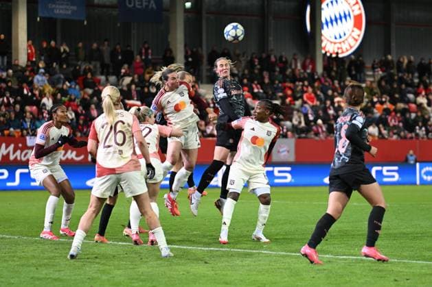 Frauenfußball - Strafraumszene nach Eckball bei dem UEFA Frauen Champions League Spiel des FC Bayern München gegen Olympique Lyonnais am 18.03.2025, Deutschland, Bayern München FC Bayern Campus Bayern Deutschland