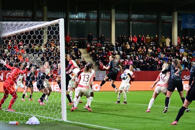Frauenfußball - Strafraumszene nach Eckstoß bei dem UEFA Frauen Champions League Spiel des FC Bayern München gegen Olympique Lyonnais am 18.03.2025, Deutschland, Bayern München FC Bayern Campus Bayern Deutschland