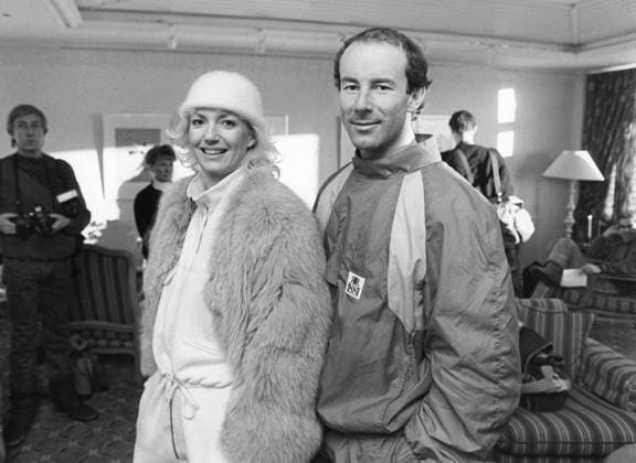 Ingemar Stenmark, geboren am 18. März 1956, ist ein ehemaliger schwedischer alpiner Skirennläufer im Weltcup. Er gilt als einer der bedeutendsten schwedischen Sportler aller Zeiten und als der größte Slalom und Riesenslalomspezialist aller Zeiten. Stenmark mit seiner Frau Ann Uvhagen 1986 Ingemar Stenmark born 18 March 1956 is a Swedish former World Cup alpine ski racer. He is regarded as one of the most prominent Swedish athletes ever, and as the greatest slalom and giant slalom specialist of all time. Stenmark with his wife Ann Uvhagen 1986 Copyright: imageBROKER Sjoberg ibljsj12853502.jpg Bitte beachten Sie die gesetzlichen Bestimmungen des deutschen Urheberrechtes hinsichtlich der Namensnennung des Fotografen im direkten Umfeld der Veröffentlichung Ingemar Stenmark, geboren am 18. März 1956, ist ein ehemaliger schwedischer alpiner Skirennläufer im Weltcup. Er gilt al imago images 0807041402