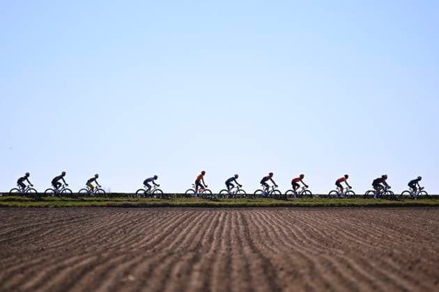 Sport Bilder des Tages Danilith Nokere Koerse 2025 cycling race NOKERE, BELGIUM - MARCH 19 : illustration picture peloton during the Men Elite UCI 1.Pro 78th Danilith Nokere Koerse cycling race with start in Deinze and finish in Nokere (188,2 km) on March 19, 2025 in Nokere, Belgium, 19 03 2025 ( Motordriver Rodrique Verfaillie & Nokere Belgium  Copyright: xTomasxSiskx