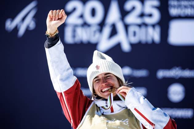 Sport Themen der Woche KW12 Sport Bilder des Tages FREE STYLE, SNOWBOARD - FIS SX and SB WC Engadin 2025 SANKT MORITZ,SWITZERLAND,19.MAR.25 - FREESTYLE SKIING - FIS Freestyle Ski and Snowboard World Championships, mogul, ladies, finals, award ceremony. Image shows the rejoicing of Perrine Laffont (FRA). Keywords: medal.  GEPAxpictures xMaticxKlansek