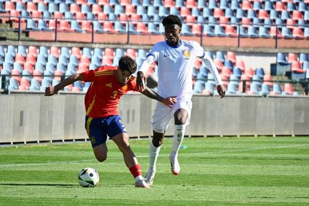Sport Bilder des Tages CALCIO - UEFA Campionato Europeo - UEFA U19 European Championship, EM, Europameisterschaft Elite Round - France vs Spain daniel Munoz (Spain) against Aladji Bamba (France) during UEFA U19 European Championship Elite Round - France vs Spain, UEFA European Football Championship in Cosenza, Italy, March 19 2025 Cosenza Italy  Copyright: xIPAxSport ABACAx